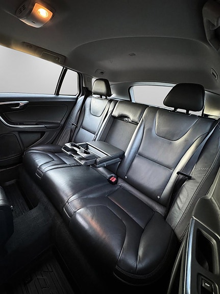 Volvo V60 22 of 26