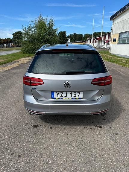 Volkswagen Passat 4 of 30