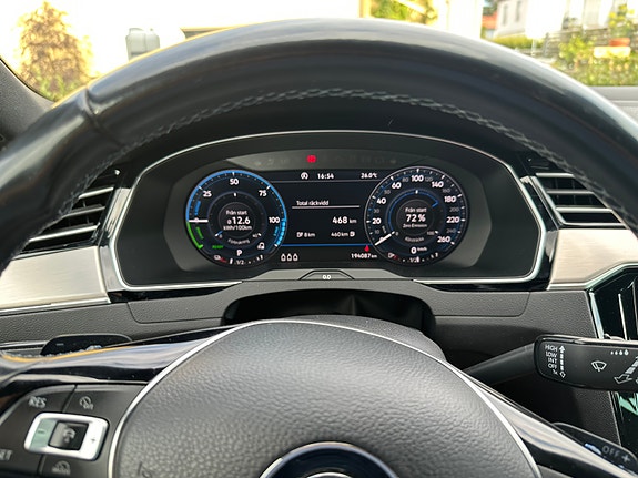 Volkswagen Passat 23 of 30