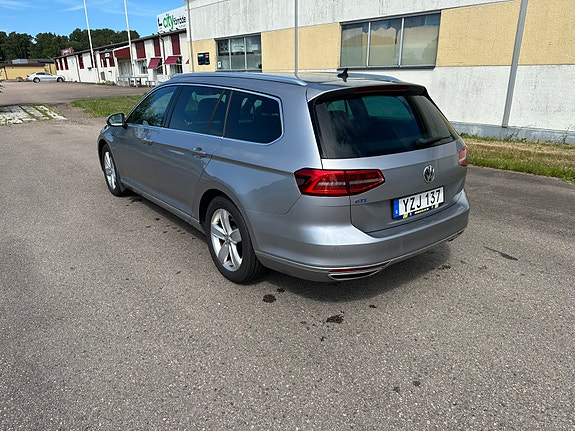 Volkswagen Passat 3 of 30