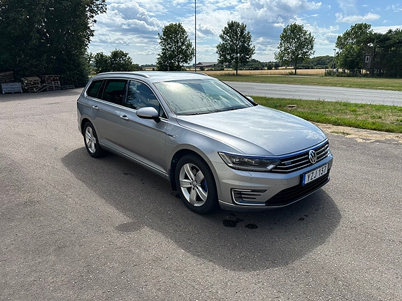 Volkswagen Passat 7 of 30