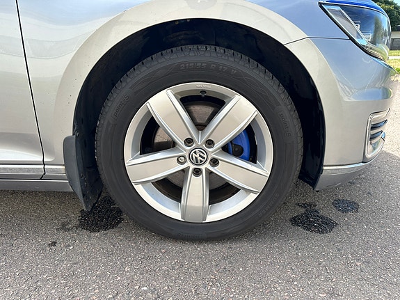 Volkswagen Passat 9 of 30