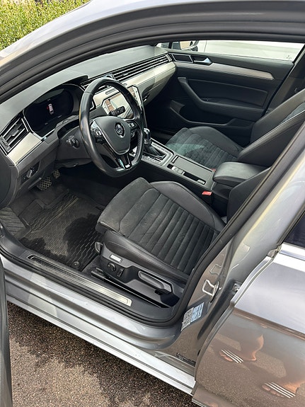 Volkswagen Passat 21 of 30