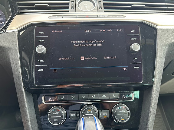 Volkswagen Passat 27 of 30
