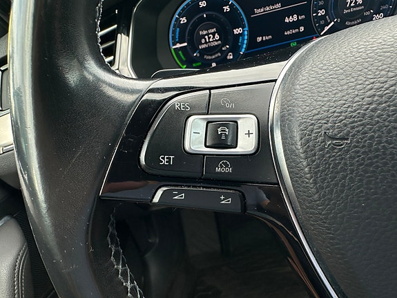 Volkswagen Passat 24 of 30