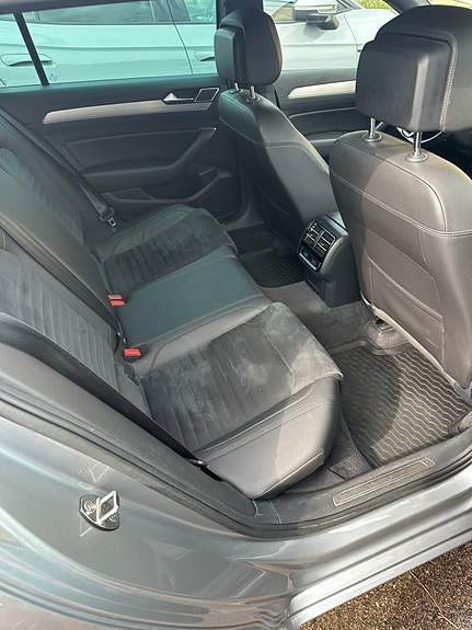 Volkswagen Passat 19 of 30