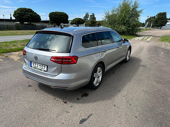 Volkswagen Passat 5 of 30