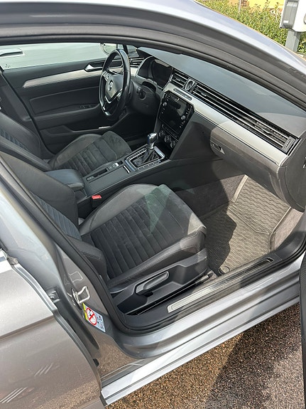 Volkswagen Passat 18 of 30