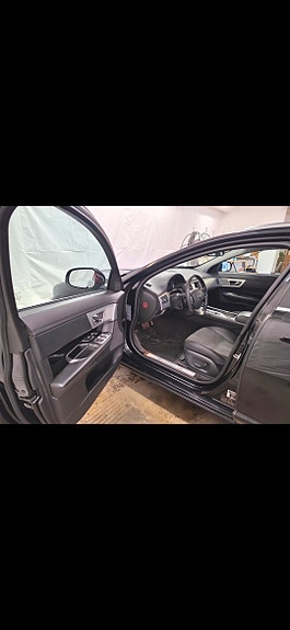 Jaguar XF 12 of 17