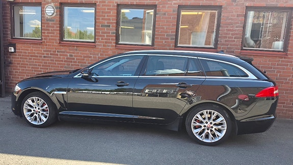 Jaguar XF 3 of 17