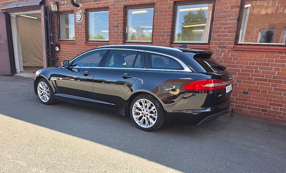 Jaguar XF 2 of 17