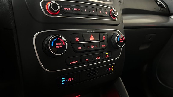 Kia Sorento 12 of 18