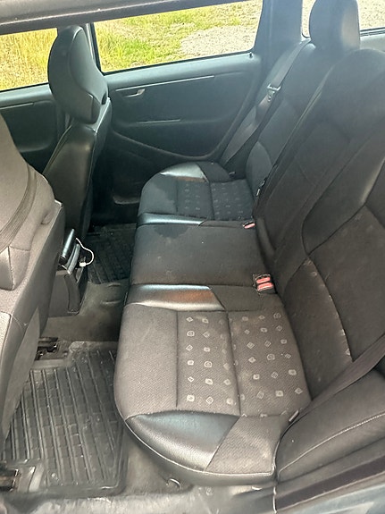 Volvo V70 8 of 13