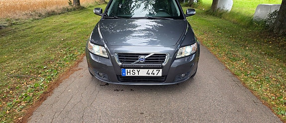 Volvo V50 2 of 18