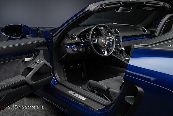 Porsche 718 Spyder 8 of 21