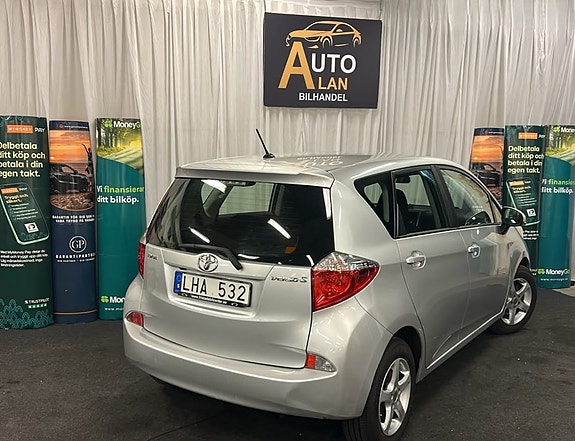 Toyota Verso-S 2 of 6