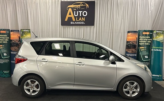 Toyota Verso-S 3 of 6