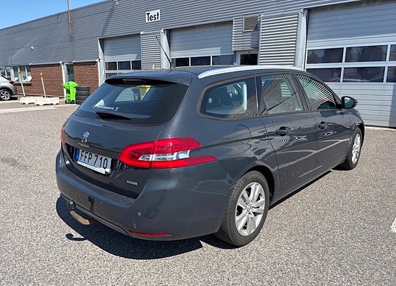 Peugeot 308 SW 16 of 20
