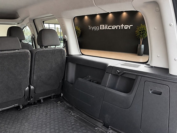 Volkswagen Caddy Maxi 19 of 23