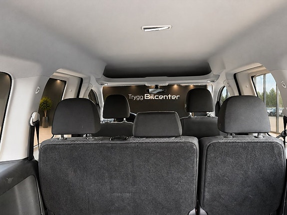 Volkswagen Caddy Maxi 18 of 23