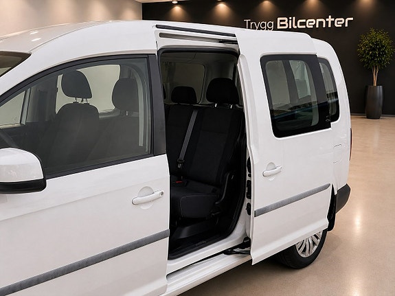 Volkswagen Caddy Maxi 16 of 23