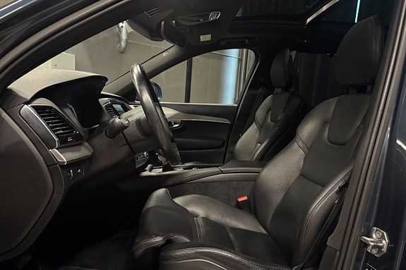 Volvo XC90 10 of 20