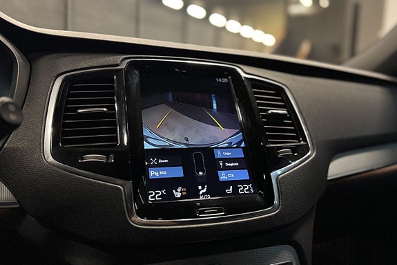 Volvo XC90 15 of 20