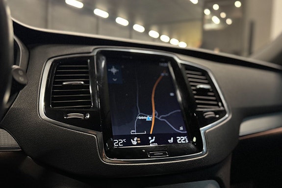 Volvo XC90 16 of 20