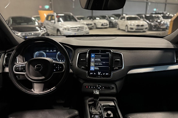 Volvo XC90 13 of 20