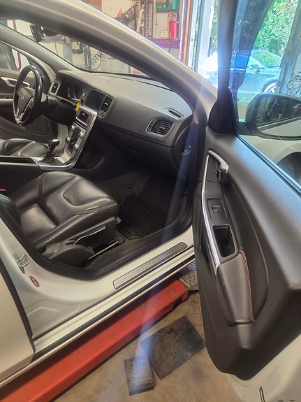 Volvo V60 4 of 16