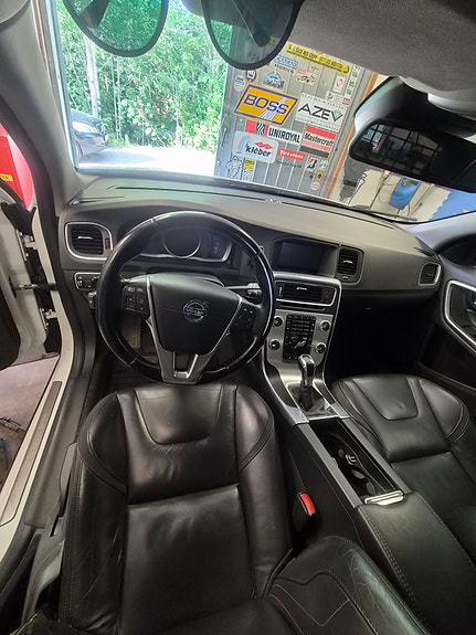 Volvo V60 9 of 16