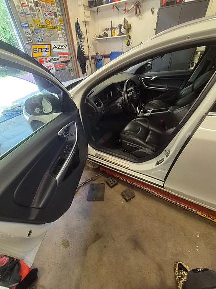 Volvo V60 7 of 16