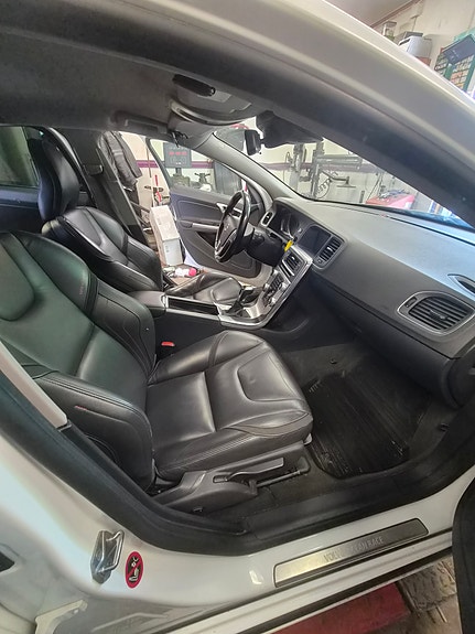 Volvo V60 5 of 16
