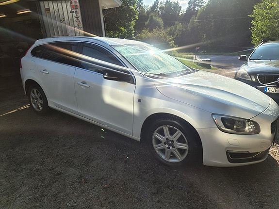 Volvo V60 12 of 16