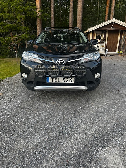 Toyota RAV4 2 of 7