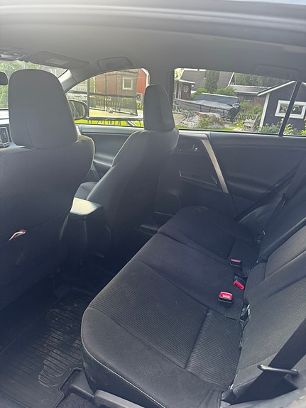 Toyota RAV4 5 of 7