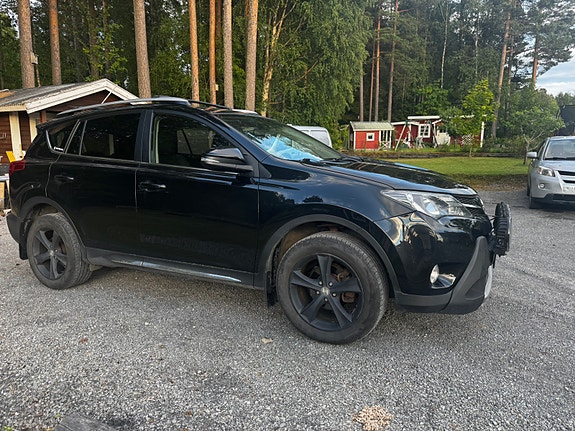 Toyota RAV4 3 of 7