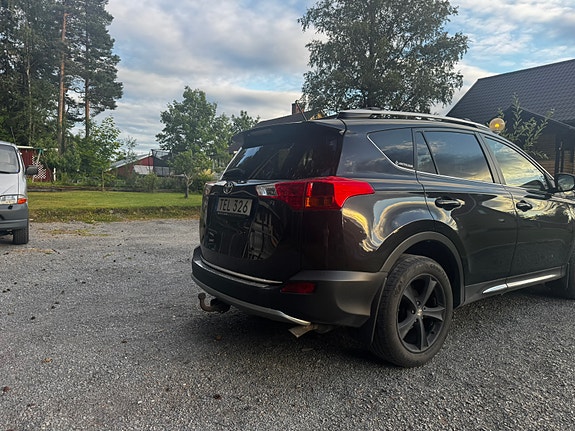Toyota RAV4 4 of 7