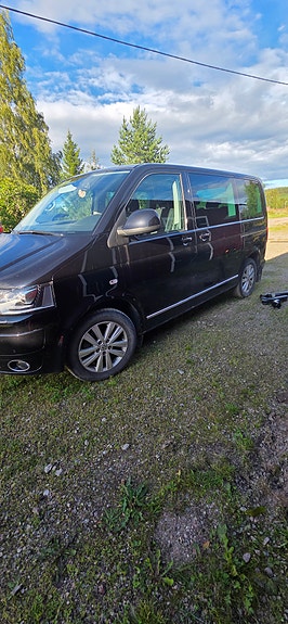 Volkswagen Multivan 2 of 6