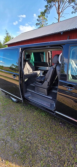 Volkswagen Multivan 4 of 6