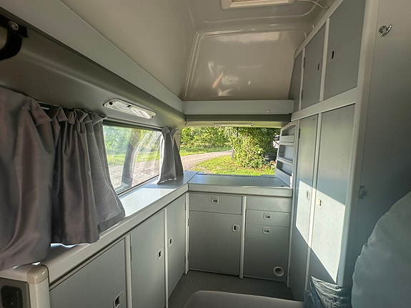 Volkswagen California 10 of 21