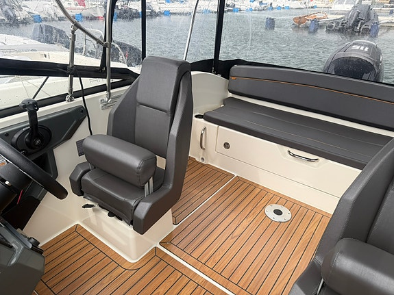 Uttern D59 Premium Edition Mercury F115 CT/Årsmodell 2022/30/km Trailer. 15 of 17