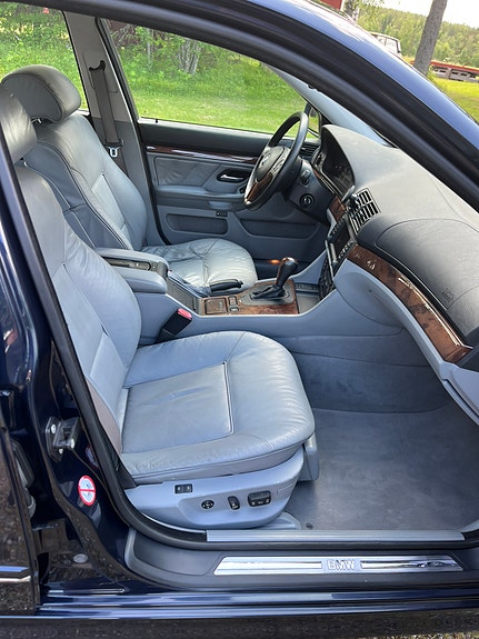 BMW 540i 3 of 15