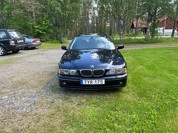 BMW 540i 8 of 15