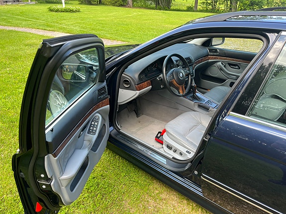 BMW 540i 12 of 15