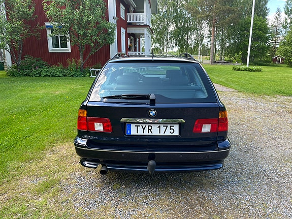 BMW 540i 9 of 15
