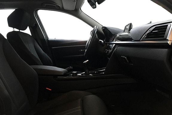 BMW 318d 15 of 26