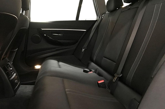 BMW 318d 14 of 26