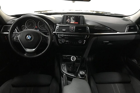 BMW 318d 12 of 26