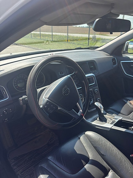 Volvo V60 7 of 9
